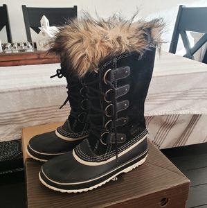 Like NEW Sorel Joan of Artic